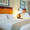 Отель Holiday Inn Express Hotel & Suites Birmingham - Inverness, an IHG Hotel, фото 6