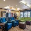 Отель Comfort Inn & Suites Northeast - Gateway, фото 2