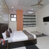 Отель Gold Star Suits By OYO Rooms, фото 4