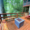 Отель Creeksong Hollow 2 Bedroom Cabin by RedAwning, фото 8