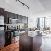 Отель Modern Bright 1Br+Den Unit Downtown, фото 4