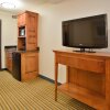Отель Holiday Inn Express Hotel & Suites Fredericksburg, an IHG Hotel, фото 7