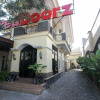Отель RedDoorz Plus near Rumah Sakit JIH, фото 1