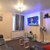 Отель London Zone 2 Lovely 4 bedroom Apartment - 3 Trowbridge Road, фото 9