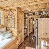 Отель Tiny House! Hot Tub! Pikes Peak & AC, фото 12