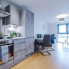 Отель ✰Spacious & Modern 2 Bed Apt, 5 Mins from Leeds!, фото 6