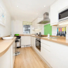Отель Large 2 Bedroom, 2 Bathroom Apartment, Moments From King's Road - Edith Terrace, фото 5