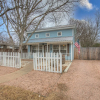 Отель Charming Cottage-hot Tub and Grill-3 min to Main!, фото 14