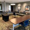 Отель Holiday Inn Express & Suites Saskatoon East - University, an IHG Hotel, фото 17