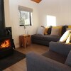 Отель Cosy Modern Nordic Lodge w/ Loch View & Log Burner, фото 6