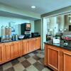 Отель Hampton Inn & Suites Rockland, фото 32