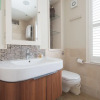 Отель Beautiful Barnes Home with Garden, фото 9