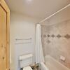 Отель Walk To Main St. & Lifts! Deck W/ Private Hot Tub 3 Bedroom Townhouse, фото 11
