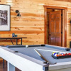 Отель Daybreak by Avantstay Sleeps 18 Cabin + Pool/spa, фото 16