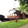 Отель Houseboat Cruise in the Backwaters of Kerala в Кумаракоме