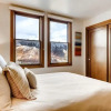 Отель Ski in, Ski out, 2 Bedroom Luxury Residence with hot tub access and expansive views, фото 4