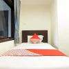 Отель OYO 306 Koen Residence Near RS Gandaria, фото 8