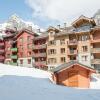 Отель Authentic Apartment Located in the Center of Les Arcs 1950 в Лезе Арке