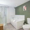 Отель Central 1 Bed with Free Private Parking, фото 9