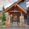 Отель Cosmopolitan Decor + Spacious 3br In Downtown Breck Sleeps 8 3 Bedroom Townhouse by RedAwning, фото 13