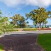 Отель Bribie Beach House, Waterfront directly across the road - Solander Esp, Banksia Beach, фото 15