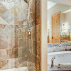 Отель Luxurious All-suite Ski W/ Hot Tub 5 Bedroom Duplex, фото 8