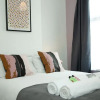 Отель Cosy Home Near Station, Parking, Netflix, Sleeps 5, фото 4
