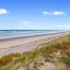 Отель Bach 22 - Waihi Beach Holiday Home, фото 14