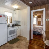 Отель Sandy Toes Cottage - Two Bedroom Home, фото 5
