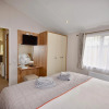 Отель Bluebell is a Stunning Lake Side Lodge Sleeps 4 Close to Ryde, фото 18