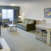 Отель Quality Suites Whitby, фото 4