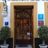 Отель Basic Hotel Puerta de Sevilla в Севилье