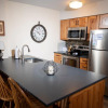 Отель Mountain Lodge At Okemo-1br Fireplace & Updated Kitchen 1 Bedroom Condo by RedAwning, фото 6