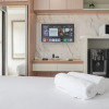 Отель Warm And Minimalist Studio Transpark Bintaro Apartment, фото 2
