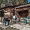 Отель Country Cabin, 2 Bedrooms, Fireplace, Midtown, Sleeps 6, фото 1