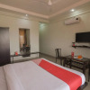 Отель OYO 13151 Hotel Om Palace, фото 5