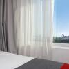 Отель Holiday Inn Express London Luton Airport, an IHG Hotel, фото 9