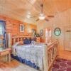 Отель Bear Escape, 1 Bedroom, Sleeps 4, Hot Tub, Pool Table, Jacuzzi Tub, фото 9