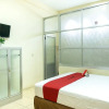 Отель RedDoorz near H. Hasan Aroeboesman Airport, фото 9