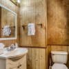 Отель Er20 - Eagles Roost Great Location! - Close To Town! 4 Bedroom Cabin by RedAwning, фото 23