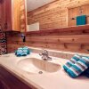 Отель Bear With Us - Two Bedroom Cabin, фото 9