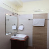 Отель OYO 11696 Holiday Inn Guest House, фото 8