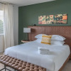 Отель Sleek 2BR Townhome Old Town by WanderJaunt, фото 10