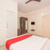 Отель OYO 15354 Viyan Comforts, фото 15