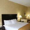 Отель Holiday Inn Express and Suites Newton, an IHG Hotel в Ньютоне