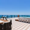 Отель LIV Mackenzie Beach Suites, фото 23