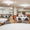 Отель Norwood Inn & Suites North Conference Center, фото 18