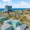 Отель 621 Lyndell Ln Unit B Aqua House, фото 22