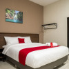 Отель RedDoorz Plus near Ronggowarsito Museum Semarang, фото 5