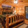 Отель Denali Private Cabin Includes Xbox, Hot Tub, and Stone Pizza Oven by Redawning, фото 2
